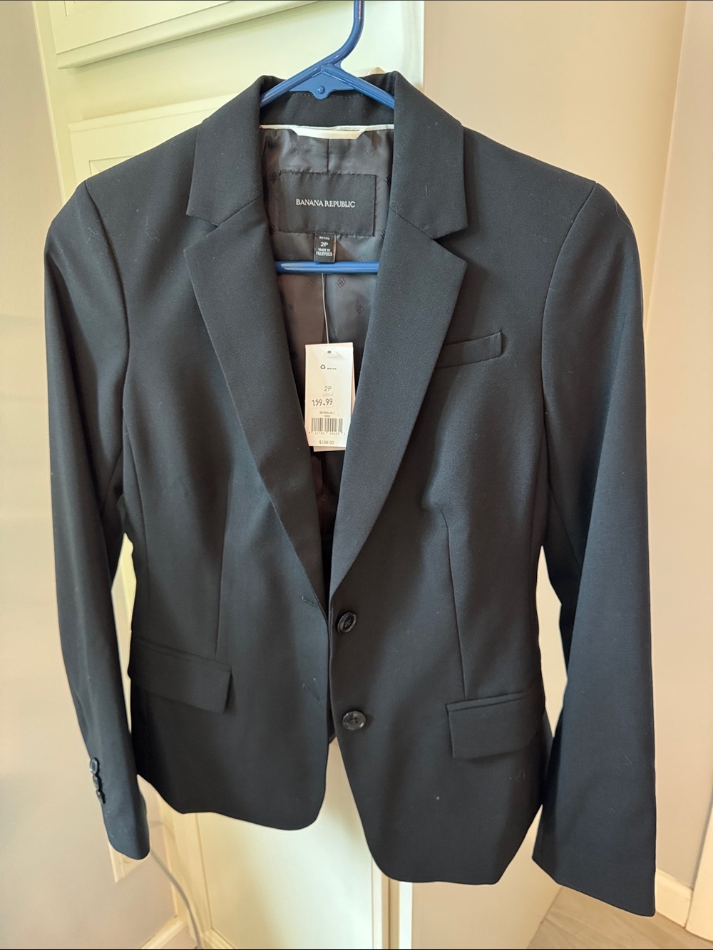 Banana Republic Women’s Black Notch-Lapel Button Blazer fully lined. 2 Petite